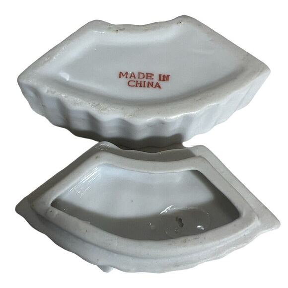 TRINKET BOX Vintage Small Porcelain Box with 2 Birds and 1 Flower - Picture 8 of 12